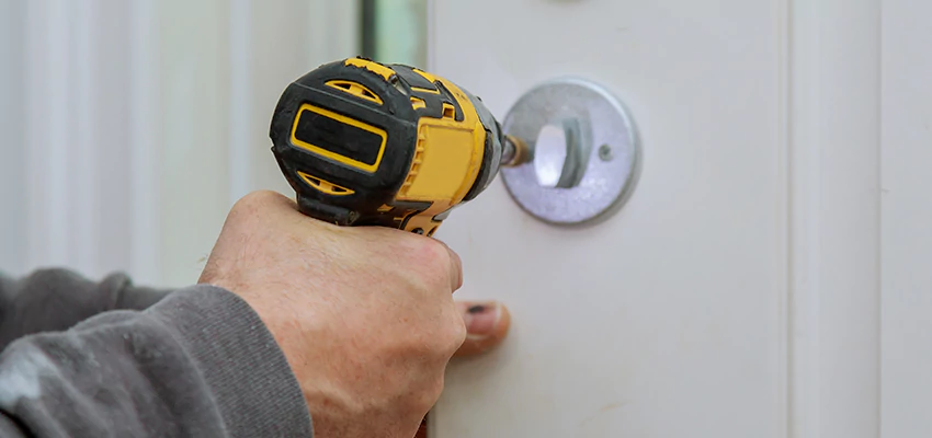 Street Locksmith For Smart Lock Repair in West Chicago, IL